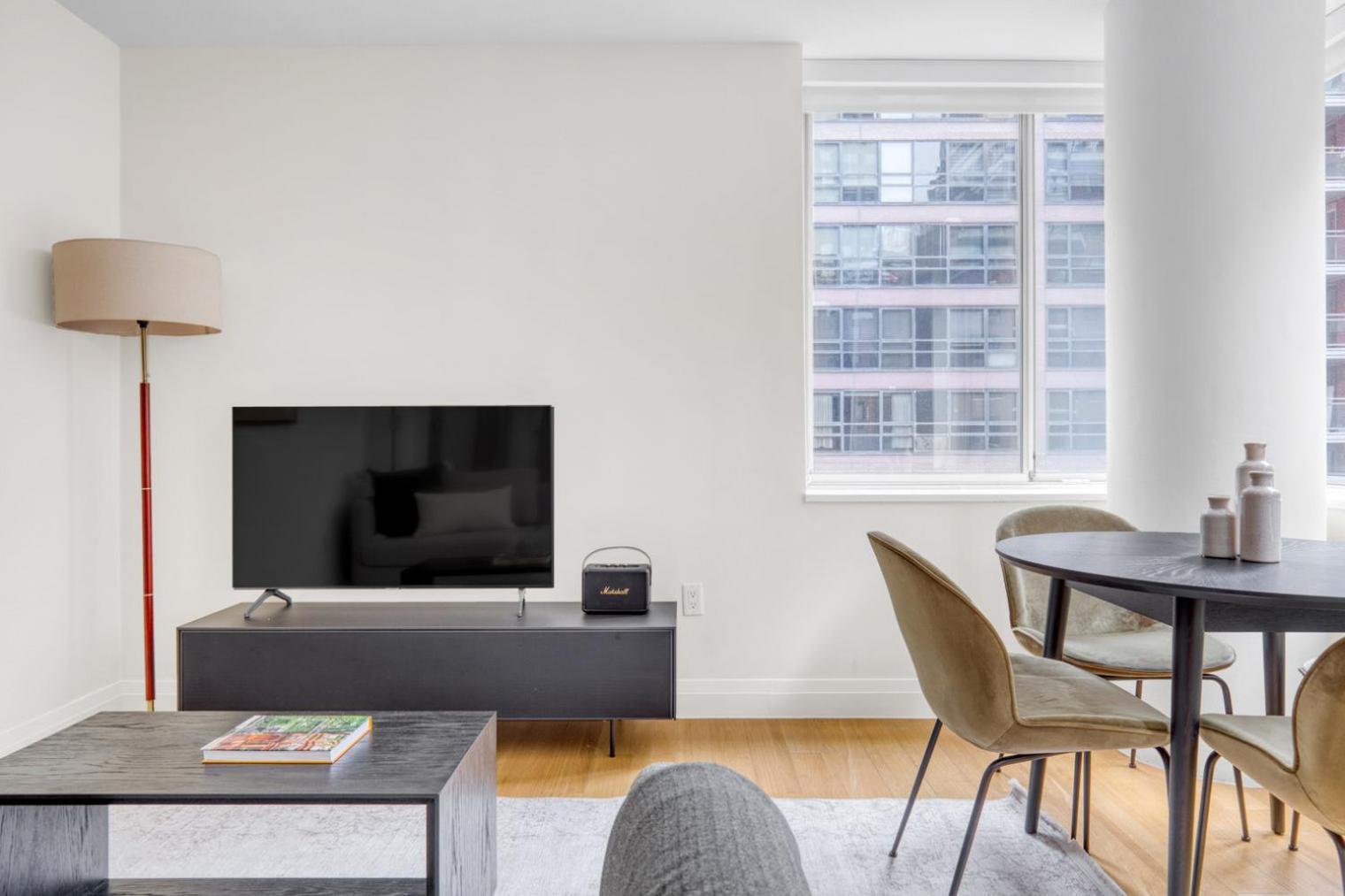 Midtown E 2br W Elevator Doorman Gym Nr Un Nyc-752 Apartment